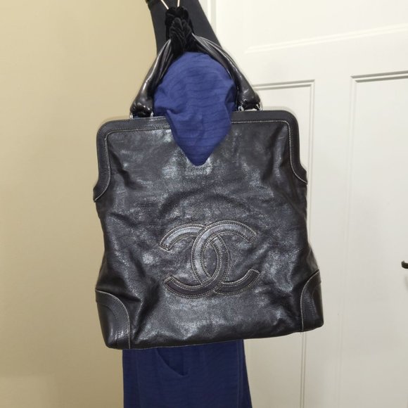 CHANEL Handbag - Picture 3 of 15